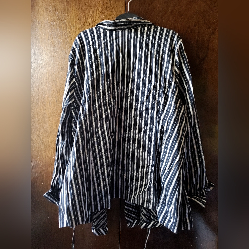 Shirt - Picture 4 of 6